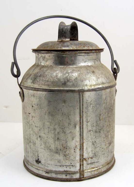ANTIQUE 4 QUART METAL MILK CAN W/ LID & HANDLE
