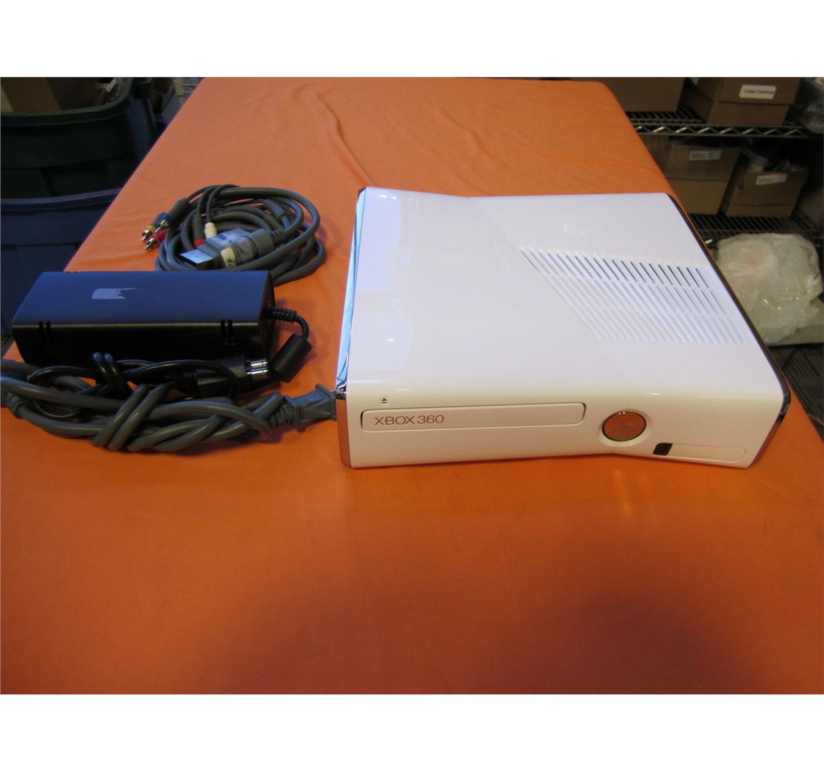 Microsoft Xbox 360 Slim Glossy White Special Edition 4GB *MINT*