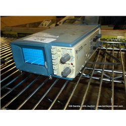 TEKTRONIX 213 DMM OSCILLOSCOPE