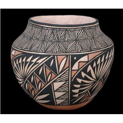 Acoma Pottery Olla by Ophelia Leon 9" D. 8 1/4" H.  Fine Condition