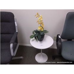 ROUND END TABLE WITH POTTED FLOWER