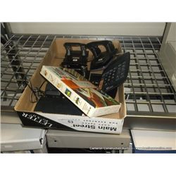 LOT: HOLE PAPER PUNCH