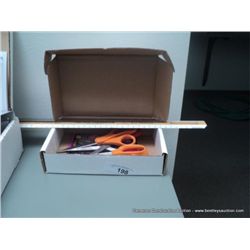 LOT: SCIZZORS WITH RULERS