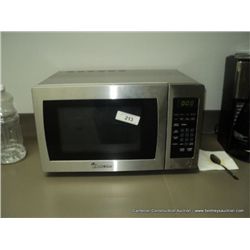 MAGIC CHEF STAINLESS MICROWAVE