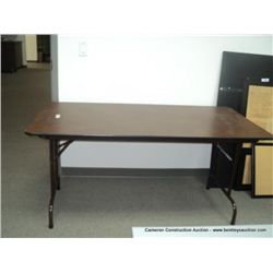 6' X 2.5' FOLDING TABLE