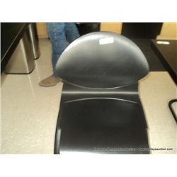 BLACK PLASTIC CHAIR VECTA