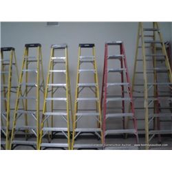 HUSKY 8' STEP LADDER