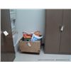 Image 1 : LOT: ROAD SALT WITH WOOD BOX