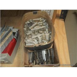 BOX: NAIL STRIPS