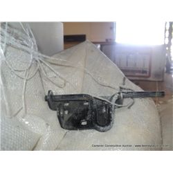 PLASTIC BURLAP & HINGE