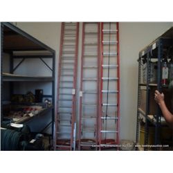 WERNER 24' FIBER GLASS LADDER WITH LEVELER