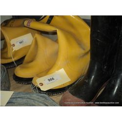 SIZE 11 RUBBER BOOTS