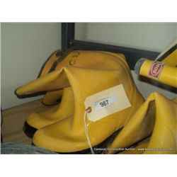 SIZE 11 RUBBER BOOTS