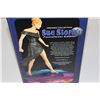 Image 2 : SUE STORM FORMAL WEAR EDITION, LIMITED EDITION STATUE NEW IN BOX. 467/1000