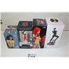 Image 2 : LOT OF 4 FEMALE DC SUPER HERO LIMITED EDITION STATUES INCLUDING: CATWOMAN, STARFIRE, LOIS LANE AND