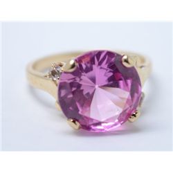 10 kt. Pink Stone Ring with Clear Stones. Size 6 3/4.