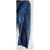 Image 2 : A STUNNING VINTAGE BLUE DRESS. 3/4" LONG SLEEVES. 3 LARGE BUTTONS AT THE TOP.