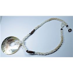 MOTHER OF PEARL SEASHELL NECKLACE. PERFECT FOR THAT SPECIFIC SUMMER  OR BOHEMIAN