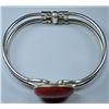 Image 2 : A BEAUTIFUL SIMPLE PIECE. A METAL CLASP BRACELET WITH A DARK PINK STONE MOUNTED