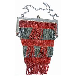 Vintage Beaded flapper bag w/ metal link strap and snap closure.