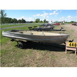 1957 Crestliner 14' boat w/trailer 23C4213
