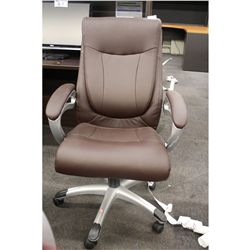 BROWN LEATHER HIGHBACK EXECUTIVE CHAIR (57)