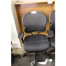 BLACK MESHBACK TASK CHAIR