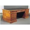 Image 1 : Pedestal desk en caoba. Trabajo ingl‚s S.XX. Medidas: 75 x 89 x 152 cms.Tapa en cuero verde....