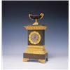 Image 1 : Reloj con remate de copa cl sica en bronce, Carlos X. Trabajo franc‚s h.1820-30. Medidas: 51 x 14...