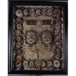 Cuadro bordado.Trabajo español, segunda mitad S. XIX. Medidas: 57 x 46 cms.Dos paños bordados con...