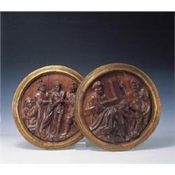 Pareja de tondos tallados con escenas de la Pasión. Trabajo franc‚s, S.XIX. Di metro: 43 cms.Marc...