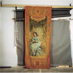 Tapiz pintado firmado Valls, 1880. Medidas: 296 x 130 cms.Cartela con inscripción: "La tela de ar...