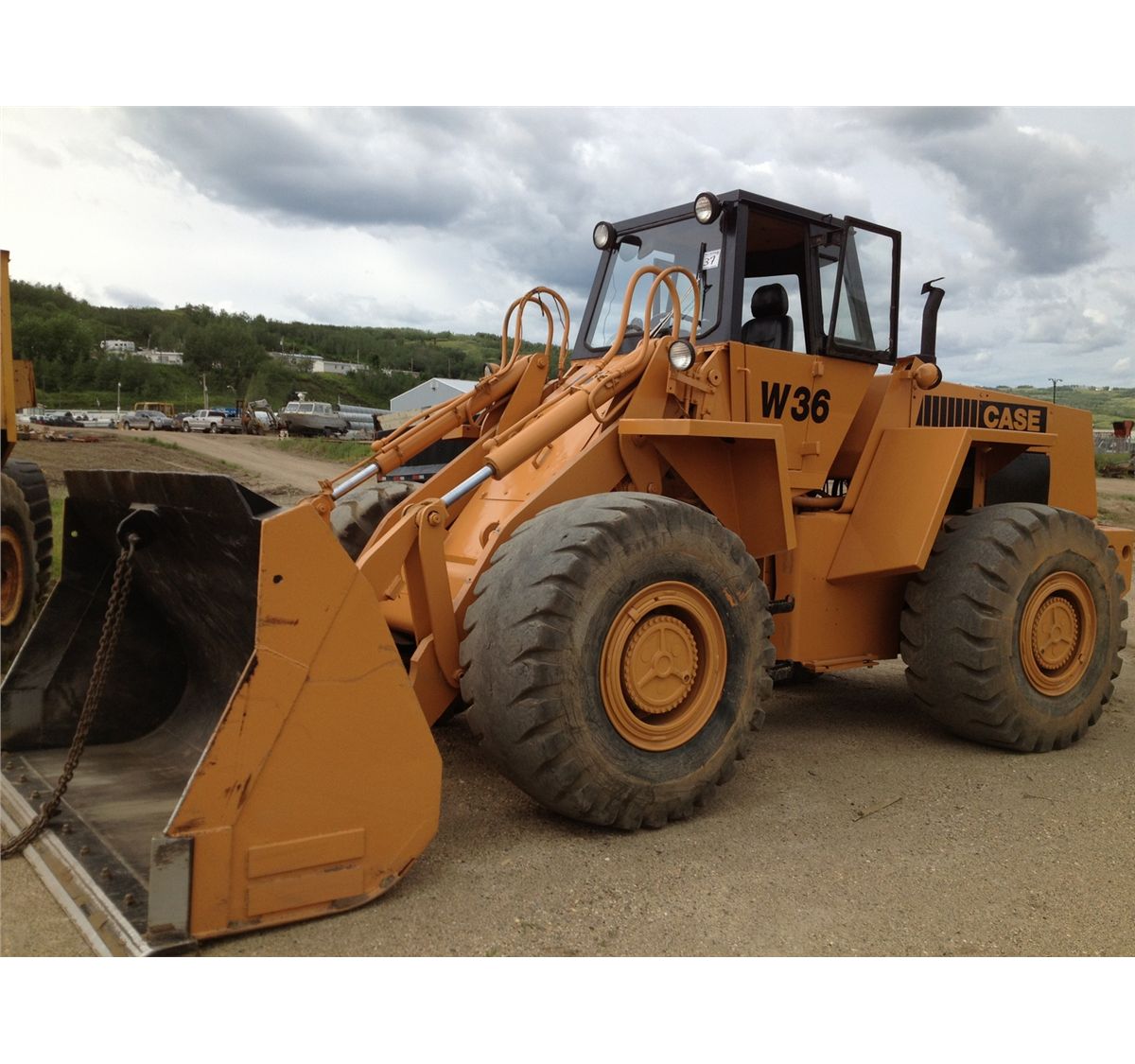 W36 case wheel loader c/w bucket 23.5x25 rubber