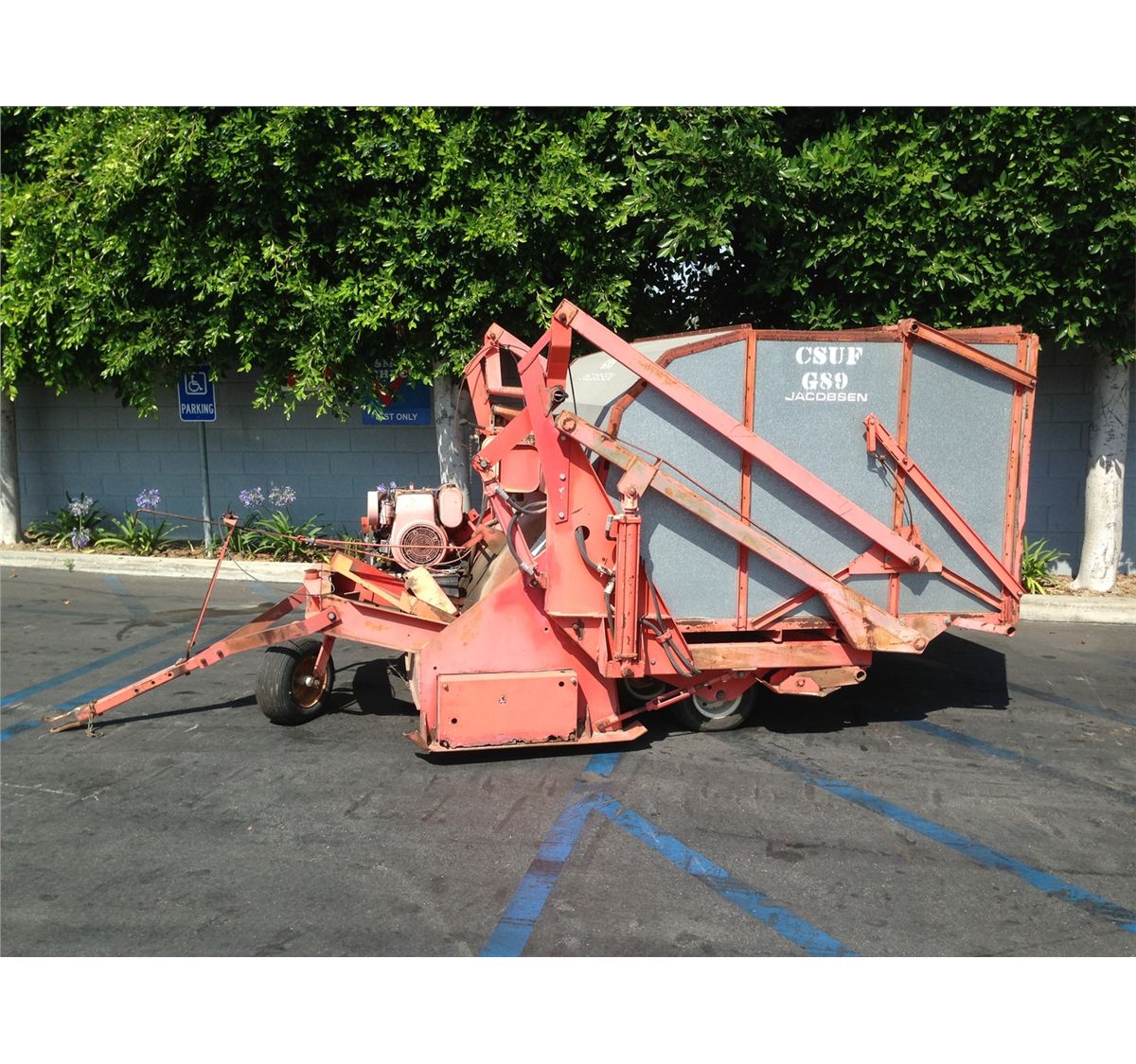 JACOBSEN MODEL 720 EHL PULLBEHIND DUMP BODY SWEEPER