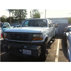 1996 FORD F-350 1 TON 4X4 SERVICE CREW CAB W/WINCH 8 CYL.