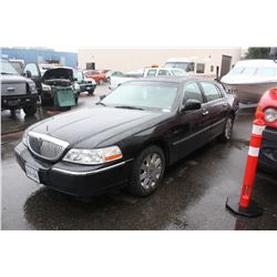 2005 BLACK LINCOLN TOWN CAR SIGNATURE LIMITED 4DR SDN 66,716KM GAS 4.6L/V8 AUTOMATIC