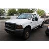 Image 1 : 2005 WHITE FORD F350 SUPER DUTY XL 2DR PU 187,696KM GAS 5.4L AUTOMATIC VIN:1FTWX31545ED15038 - DEAD