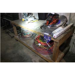 MOBILE WOOD WORKING BENCH WITH VISE