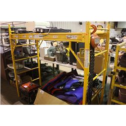 SCAFFOLDING WITH CHAIN BLOCK