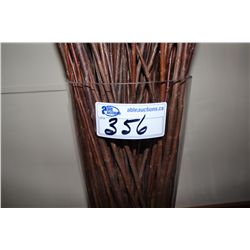 LOT OF OFFICE DECORE