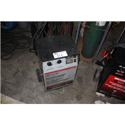 SCHUMACHER 12V BATTERY CHARGER