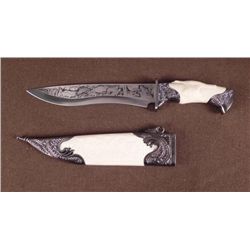 DOUBLE ENGRAVED HUNTING KNIFE EAGLE SPREAD OVER GRIP