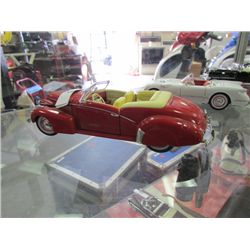 COLLECTABLE DIE CAST MODEL CAR