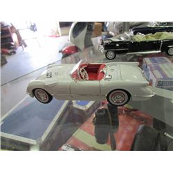 COLLECTABLE DIE CAST MODEL CAR - WHITE