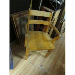 VINTAGE WOOD CHAIR