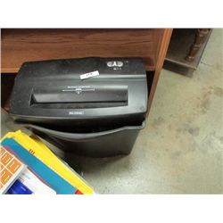 PAPER SHREDDER AND CONTENTS - DOES UP TO 12 SHEET