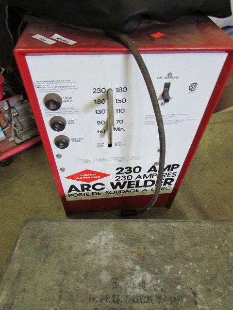 ARC WELDER 230 AMP USED ONLY ABOUT 10 TIMES WITH CABLE arc-welder-230-amp-used-only-about-10-times-with-cable