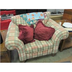 PLAID UPHOLSTERED ARM CHAIR WITH 2 BURGANY CUSHIONS