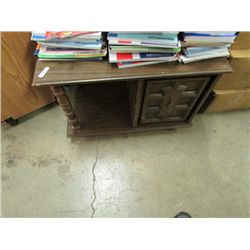 RETRO END TABLE