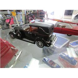 COLLECTABLE DIE CAST MODEL CAR